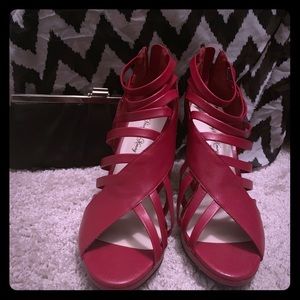 Size 11 no problem. Classy and sexy!